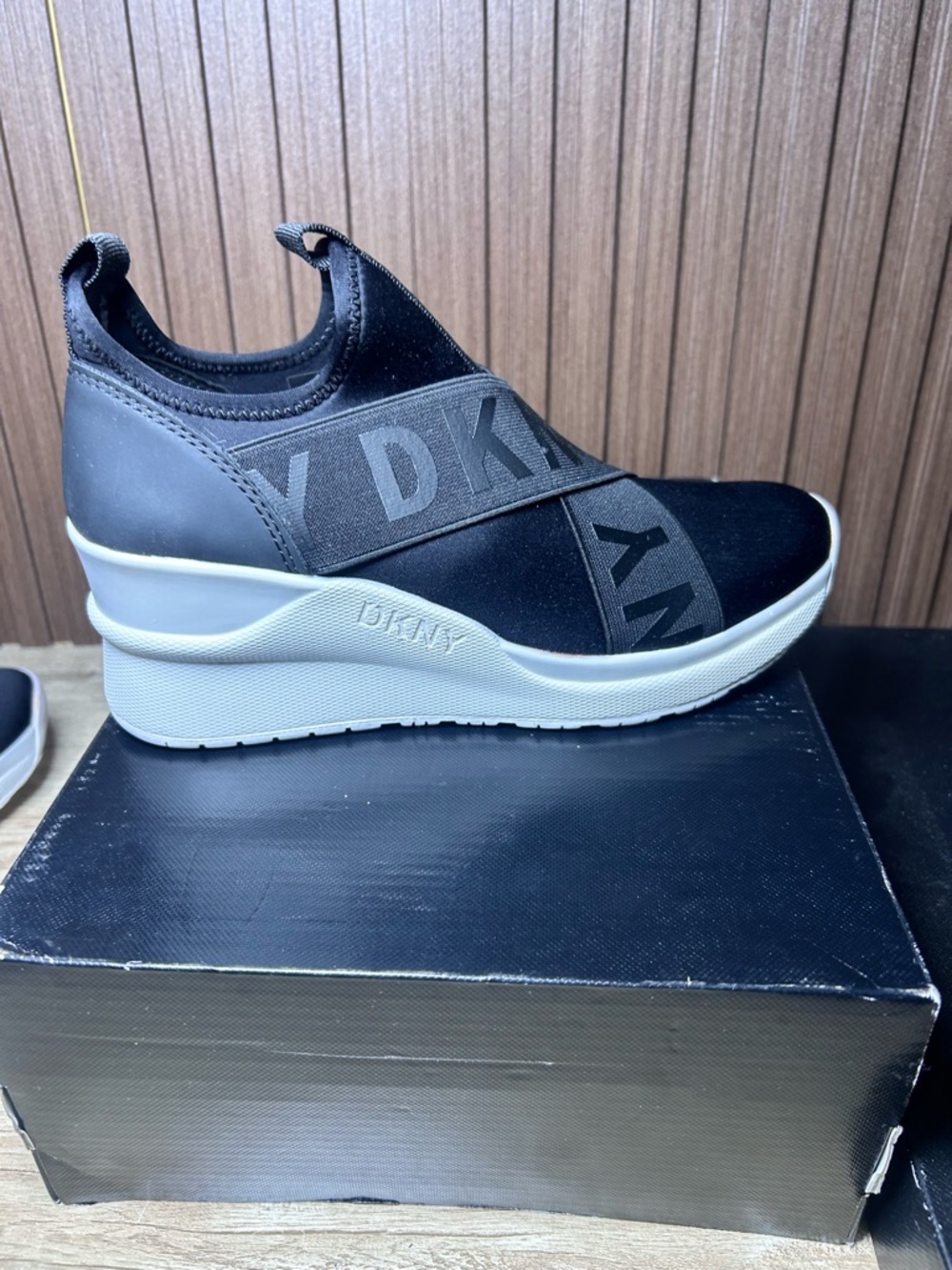 DKNY Leya wedge sneakers size 7.5 new